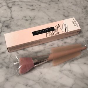 Fenty Beauty Cheek Hugging Bronzer Brush 190